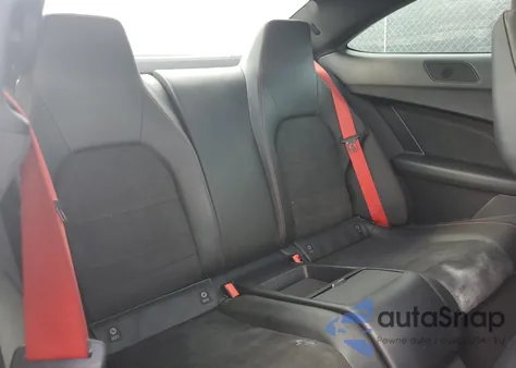 2013 Mercedes-Benz C 250 z USA, uszkodzony, nr VIN WDDGJ4HB8DG028124